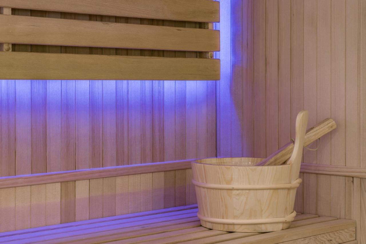 L'Evasion - Sauna Jacuzzi Cinema Tours Exteriör bild