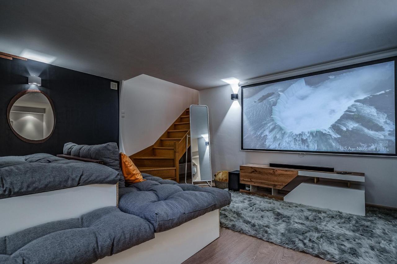 L'Evasion - Sauna Jacuzzi Cinema Tours Exteriör bild